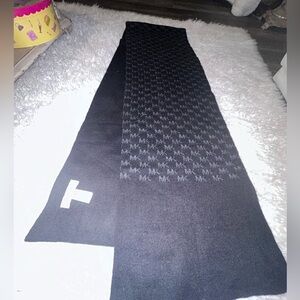 Michael Kors Knit Scarf muffler Dark Gray and charcoal sk0006